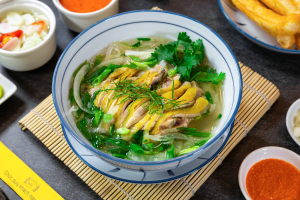 Phở Gà Nhà Nấu – Trọn Vẹn Vị Hà Nội Giữa Lòng Sài Gòn